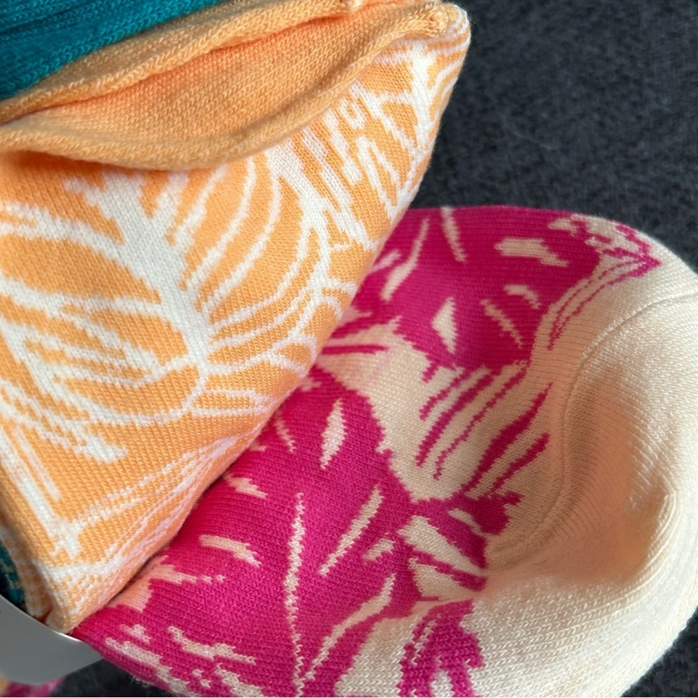Old Navy Set/6 Women’s Tropical, Hibiscus Floral Theme Ankle Socks, One Size - Picture 8 of 11